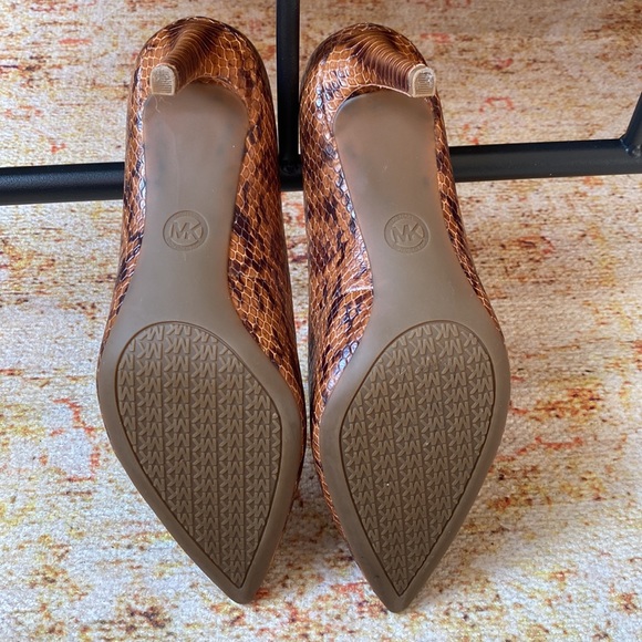 MICHAEL KORS Dorothy Flex Pump - Picture 4 of 4